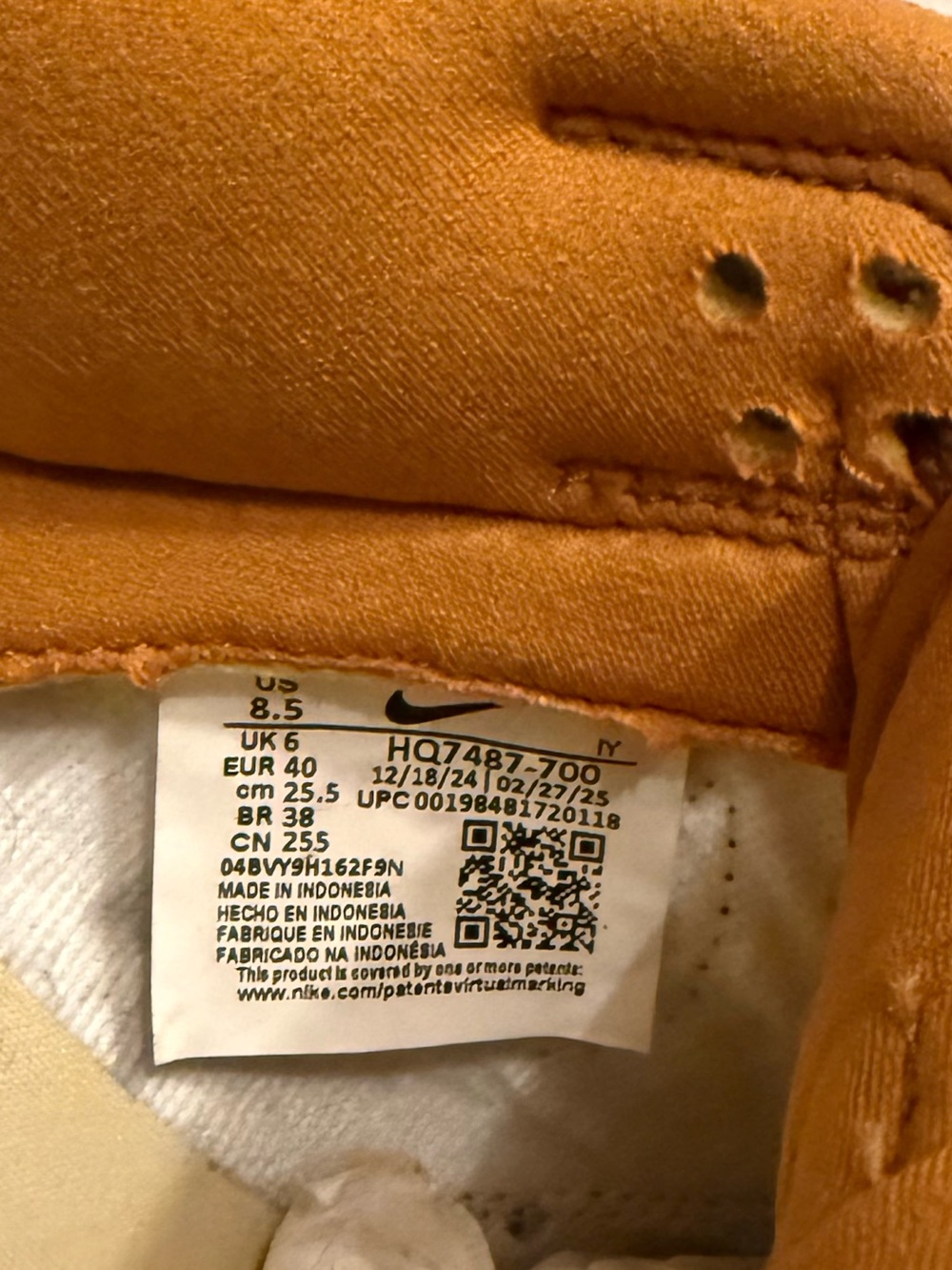 Nike Women’s Low-Top Sneakers in Tan and Brown - Picture 7 of 7
